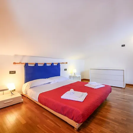 Apartment La Mansarda Di Lory *